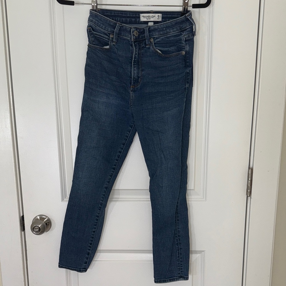 Abercrombie and Fitch Super Skinny Ankle High Rise Curve Love 26 2Short